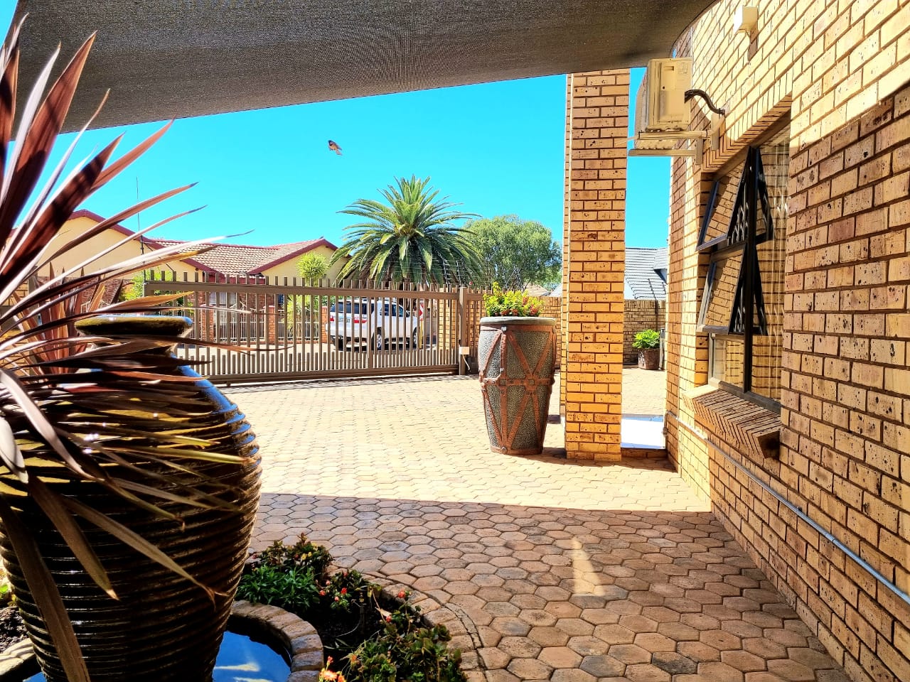 5 Bedroom Property for Sale in Roylglen Gardens Northern Cape